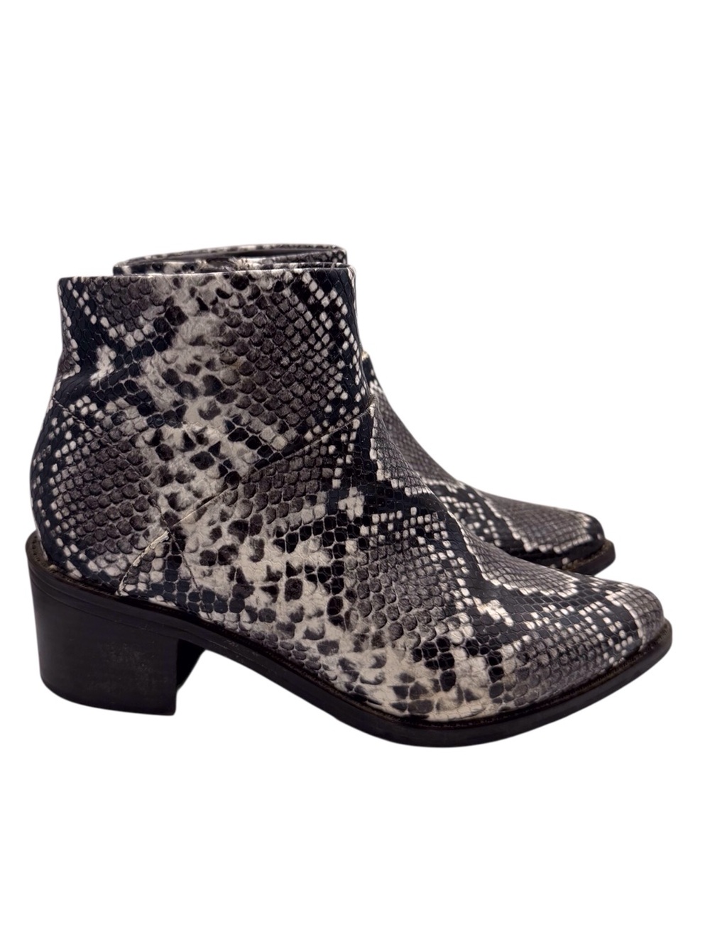 Blondo Elvina Waterproof block heel Ankle Boot black/white snakeskin Women 7.5